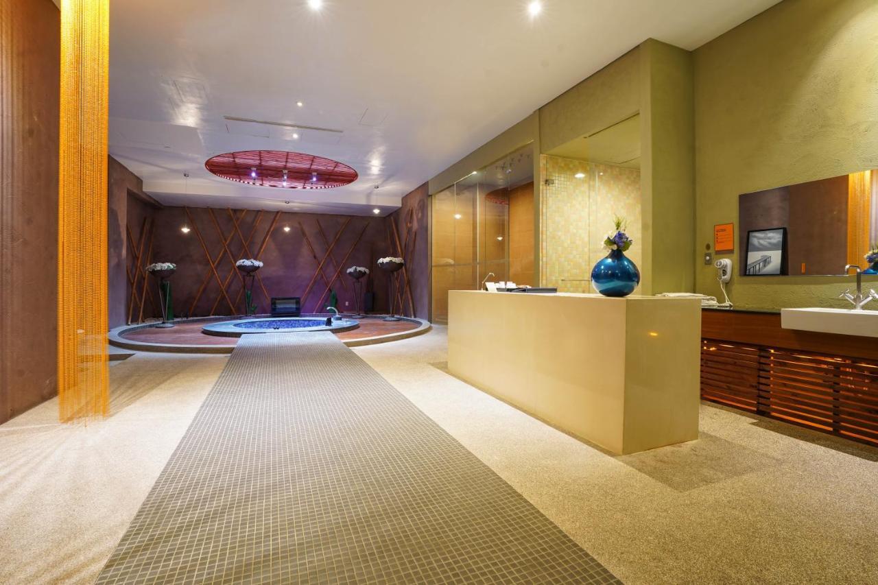 Moonlight Motel Taichung Exterior photo