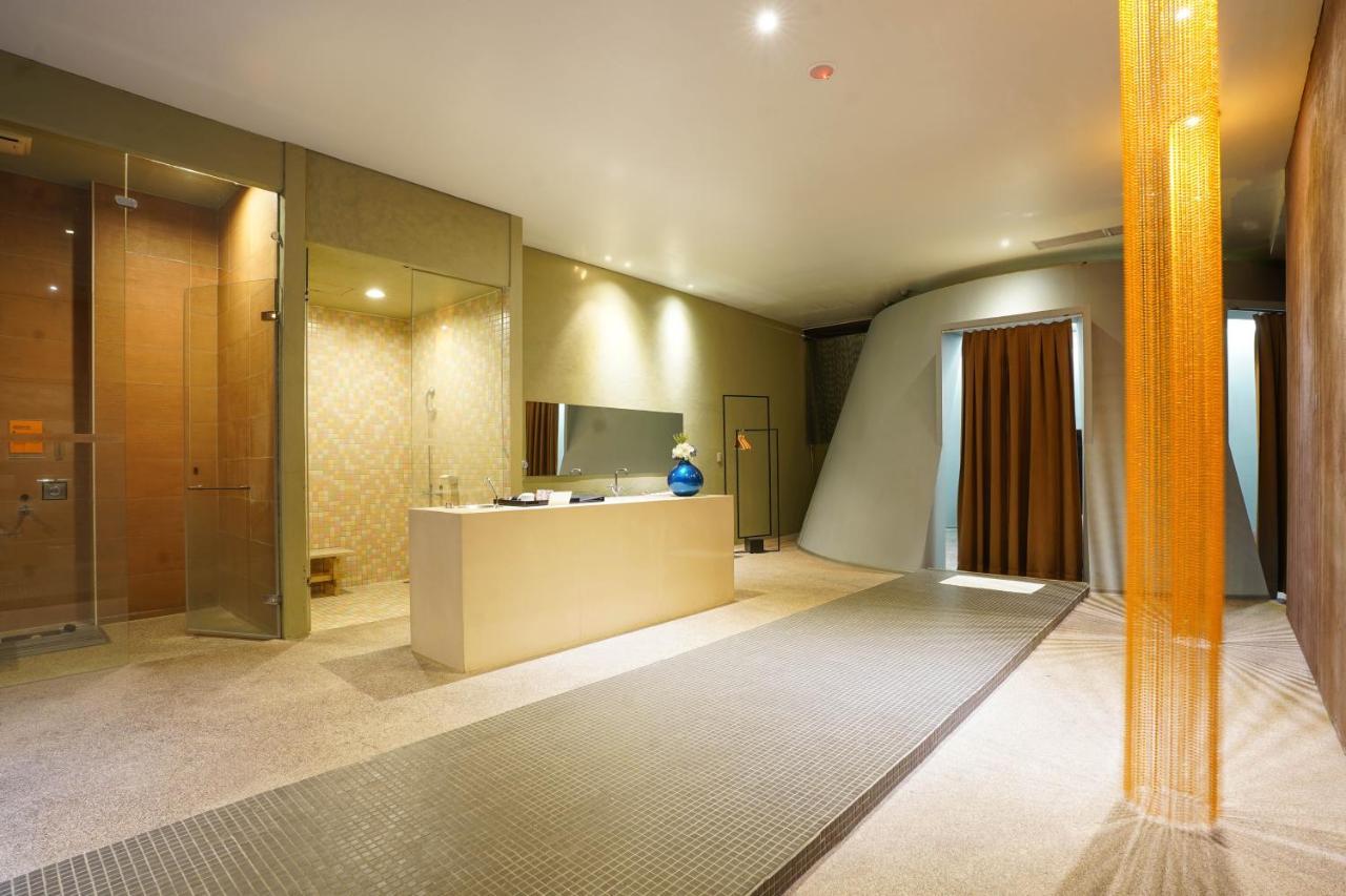 Moonlight Motel Taichung Exterior photo