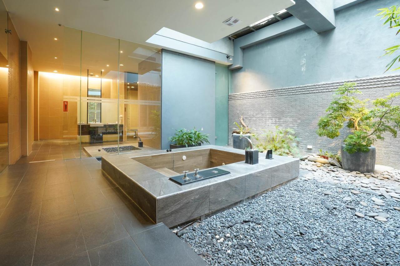 Moonlight Motel Taichung Exterior photo