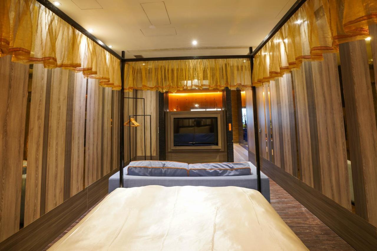 Moonlight Motel Taichung Exterior photo