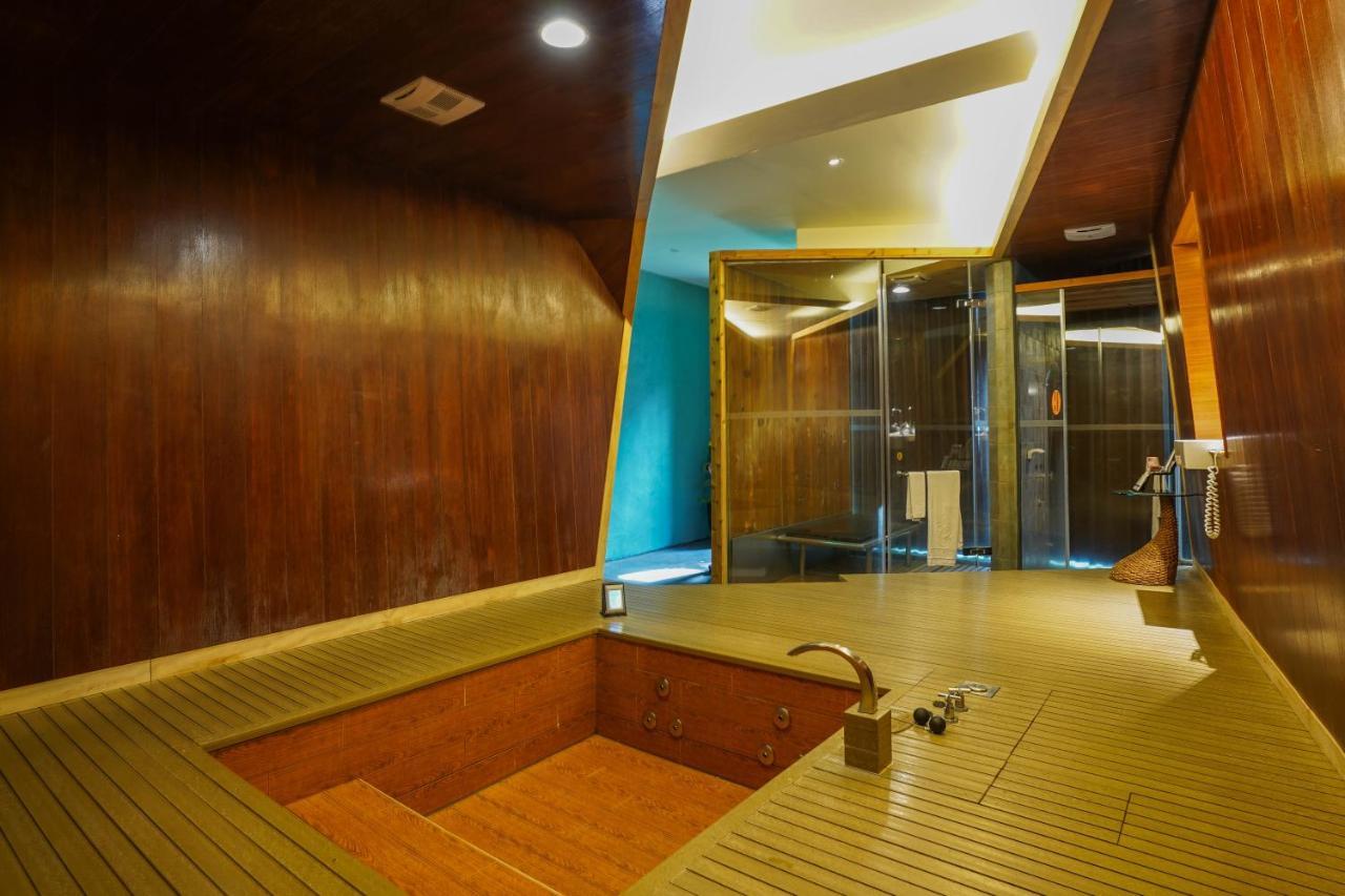 Moonlight Motel Taichung Exterior photo