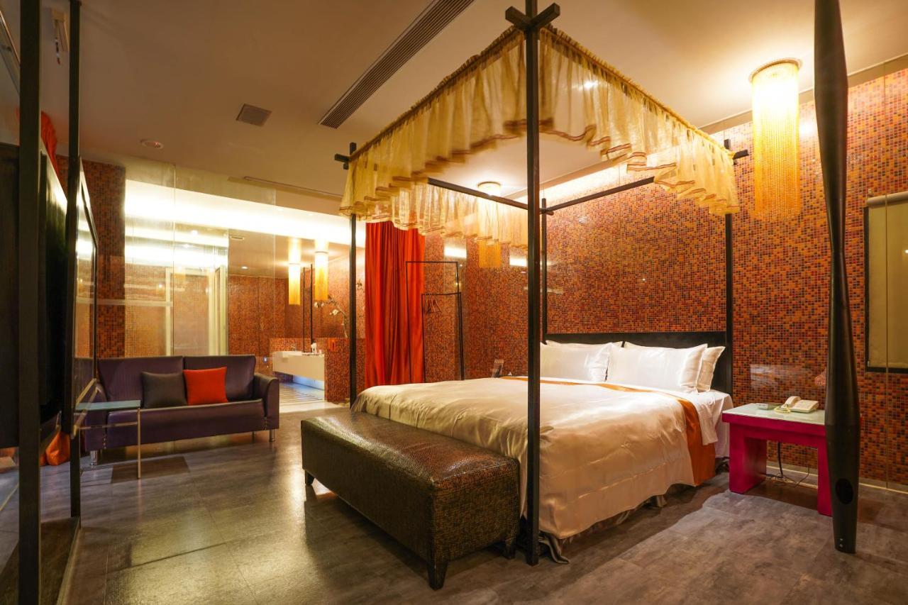 Moonlight Motel Taichung Exterior photo