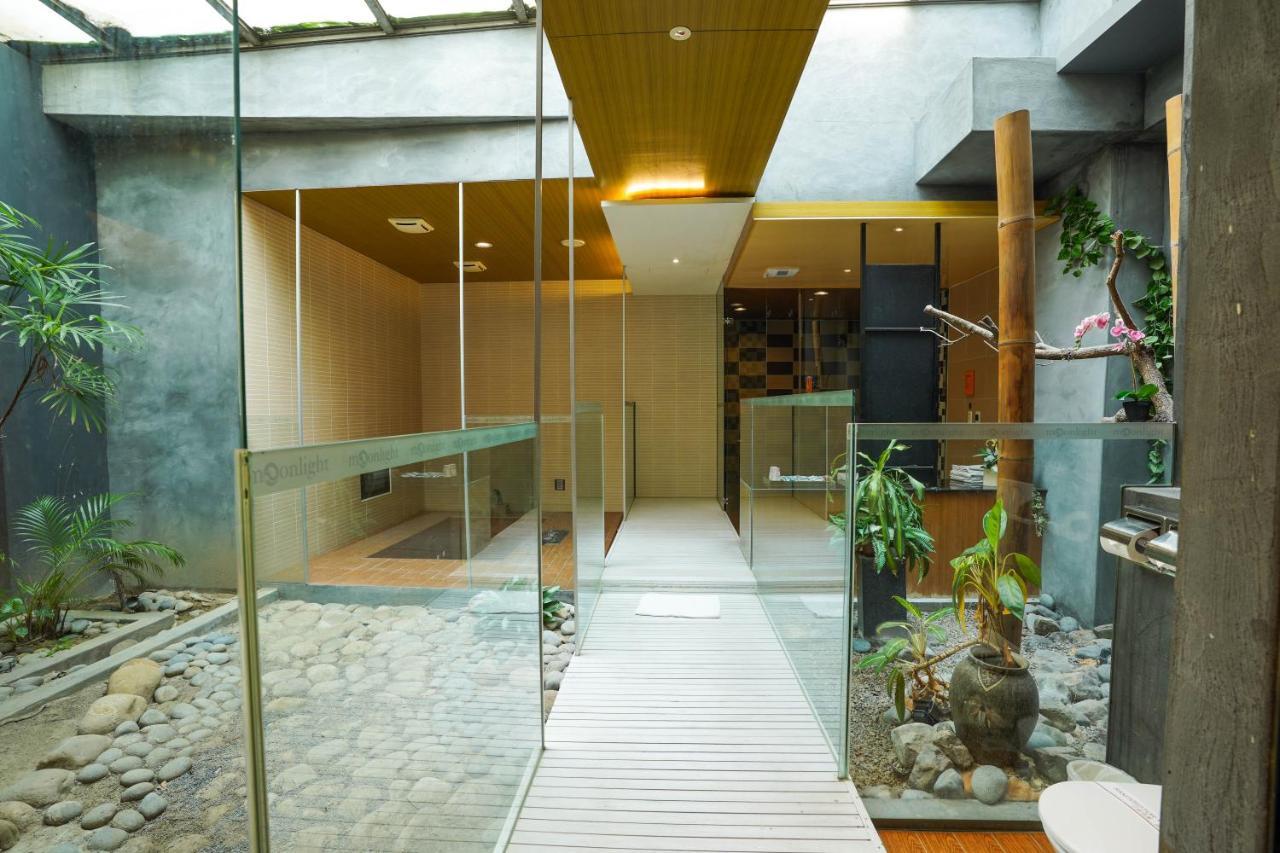 Moonlight Motel Taichung Exterior photo