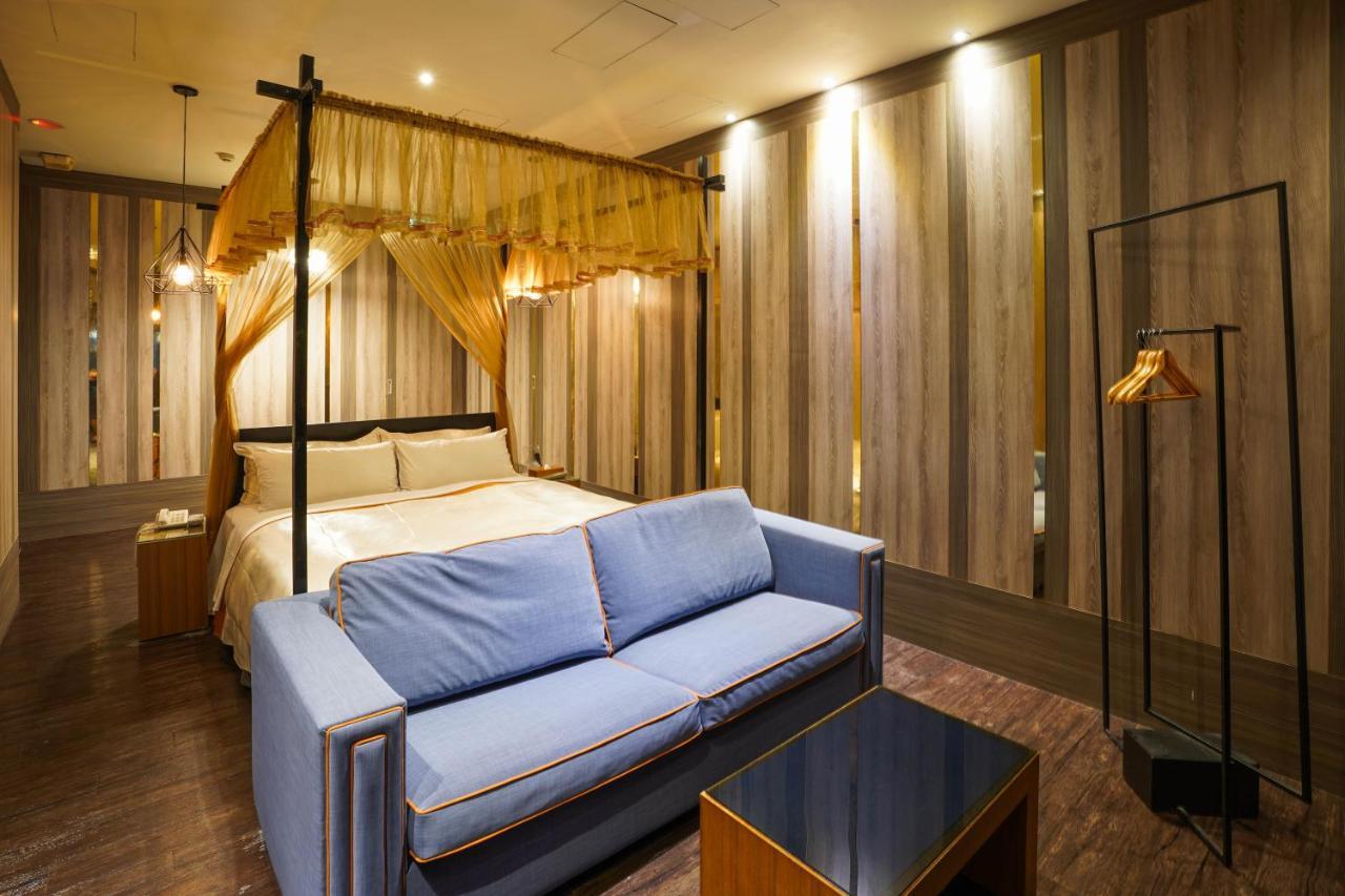 Moonlight Motel Taichung Exterior photo