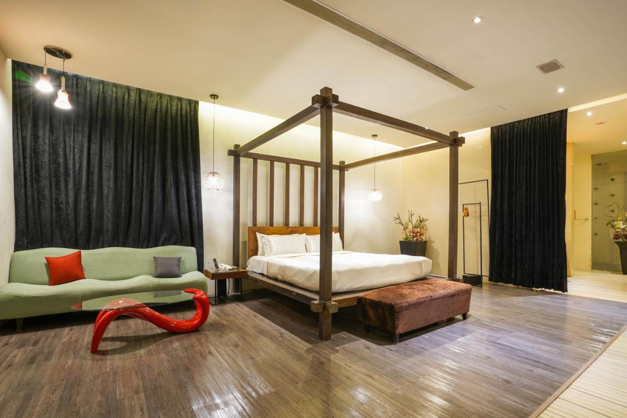 Moonlight Motel Taichung Exterior photo