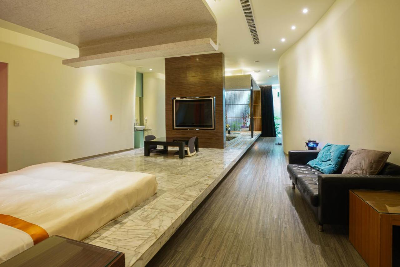 Moonlight Motel Taichung Exterior photo
