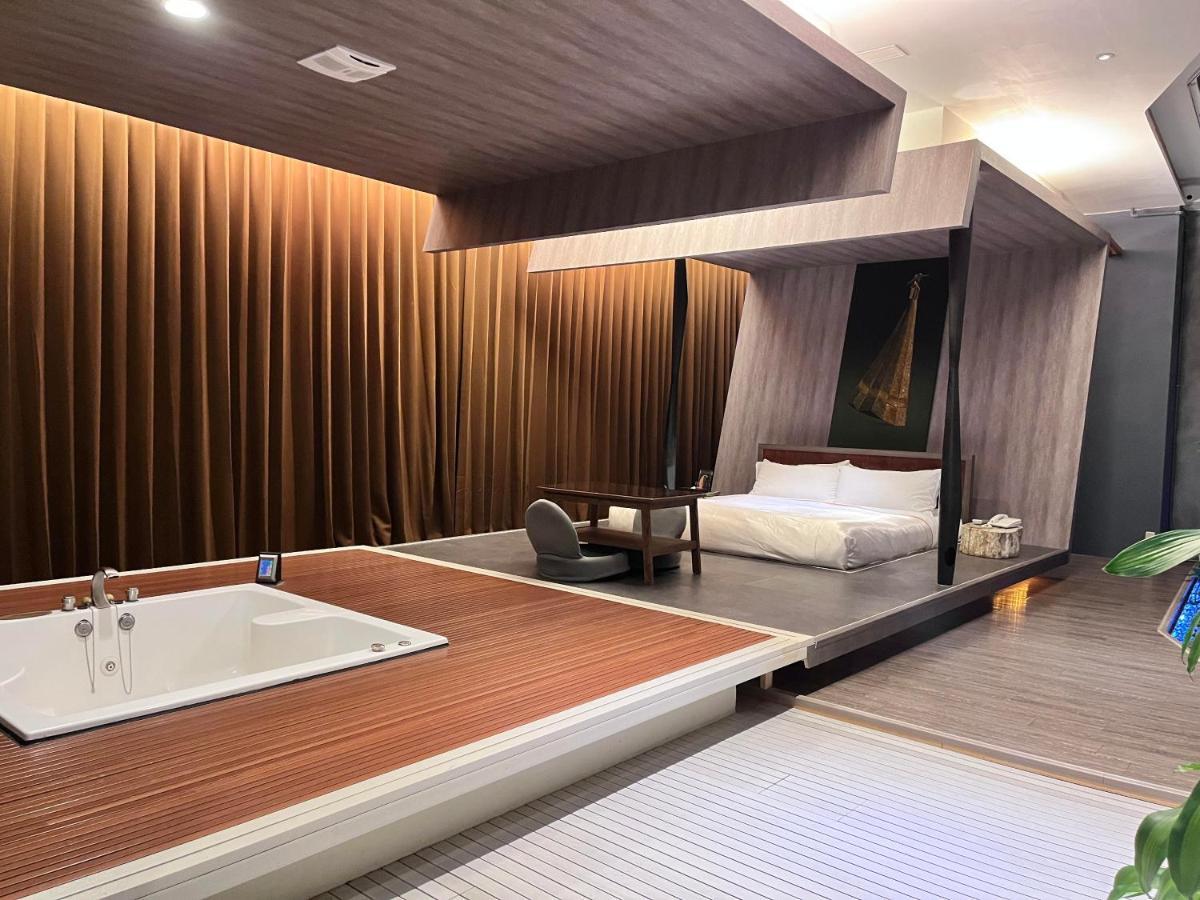 Moonlight Motel Taichung Exterior photo