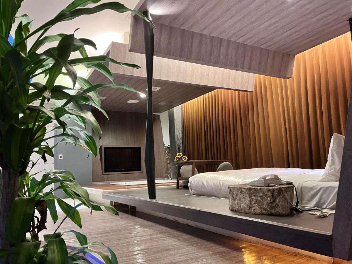 Moonlight Motel Taichung Exterior photo