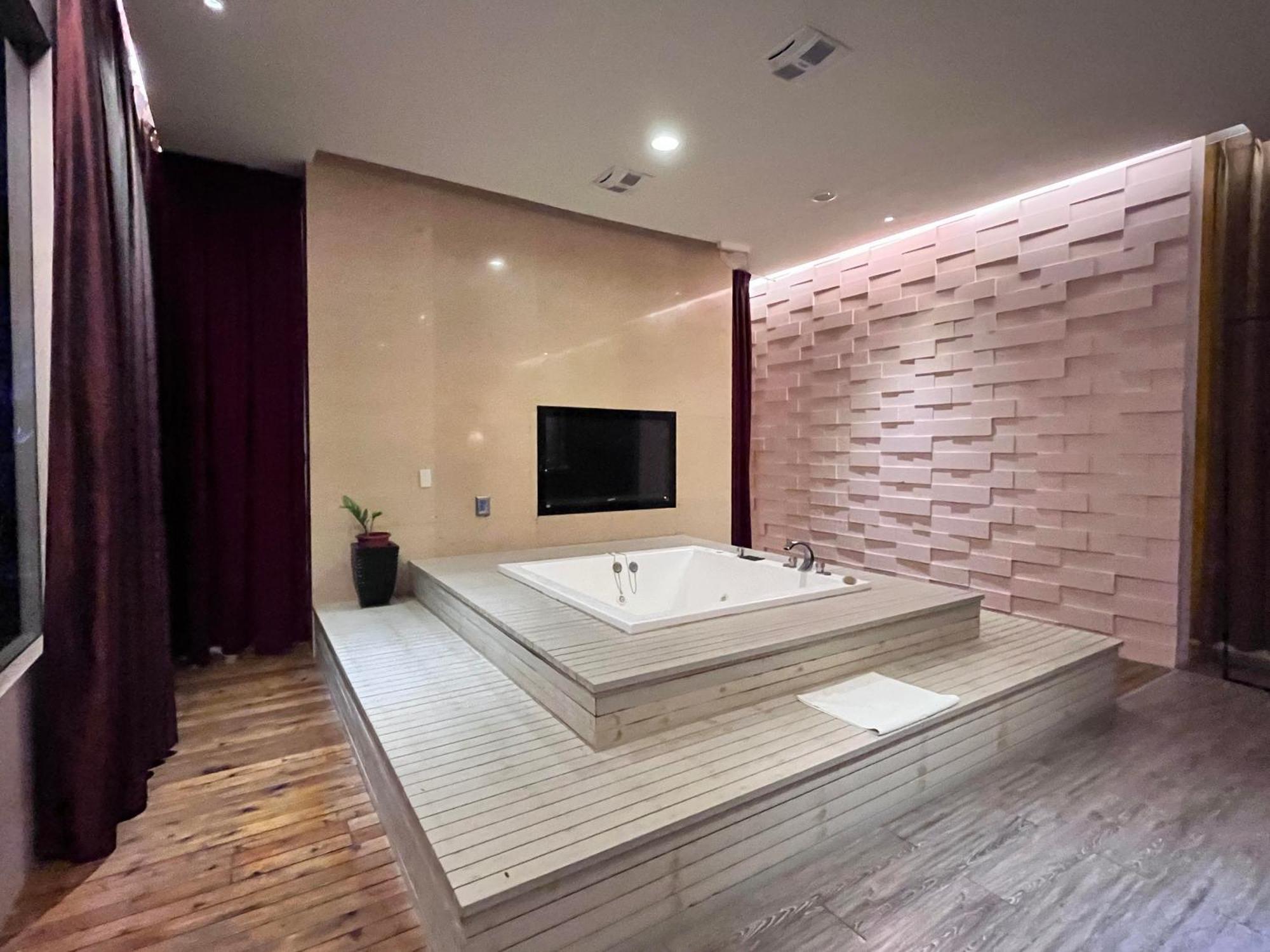 Moonlight Motel Taichung Exterior photo