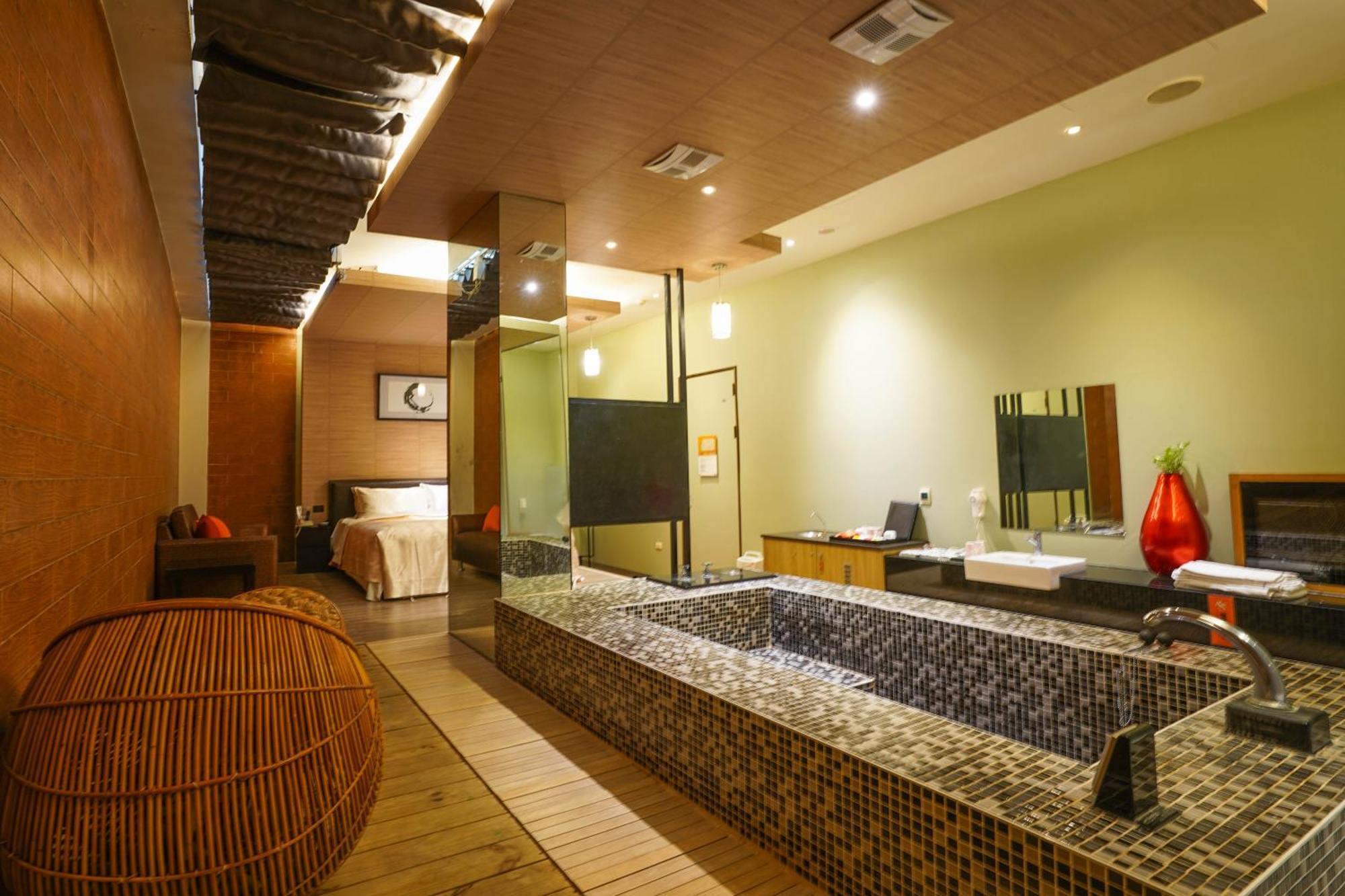 Moonlight Motel Taichung Exterior photo