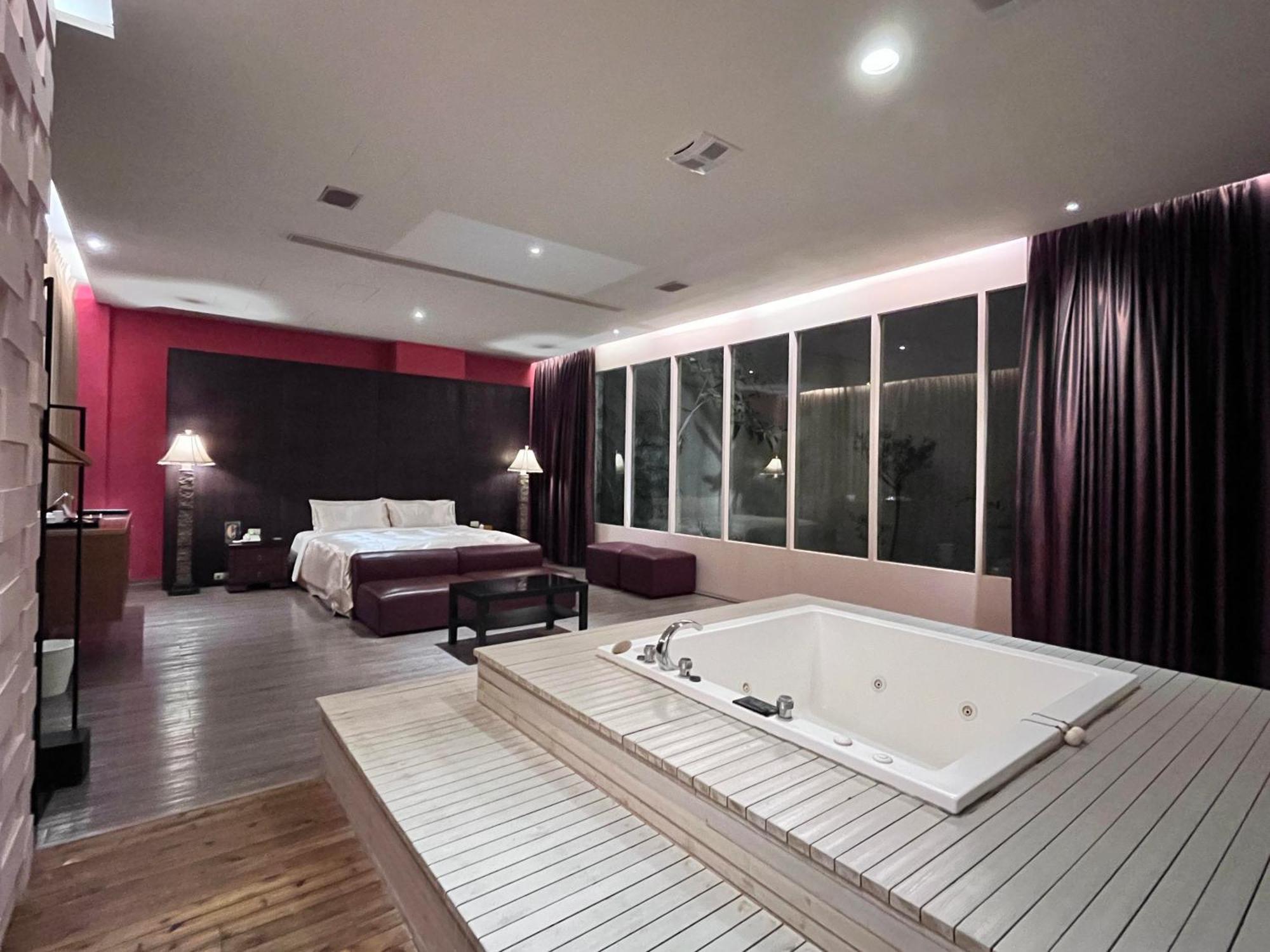 Moonlight Motel Taichung Exterior photo