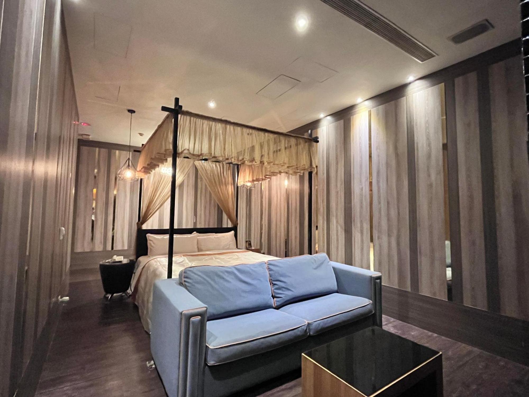 Moonlight Motel Taichung Exterior photo