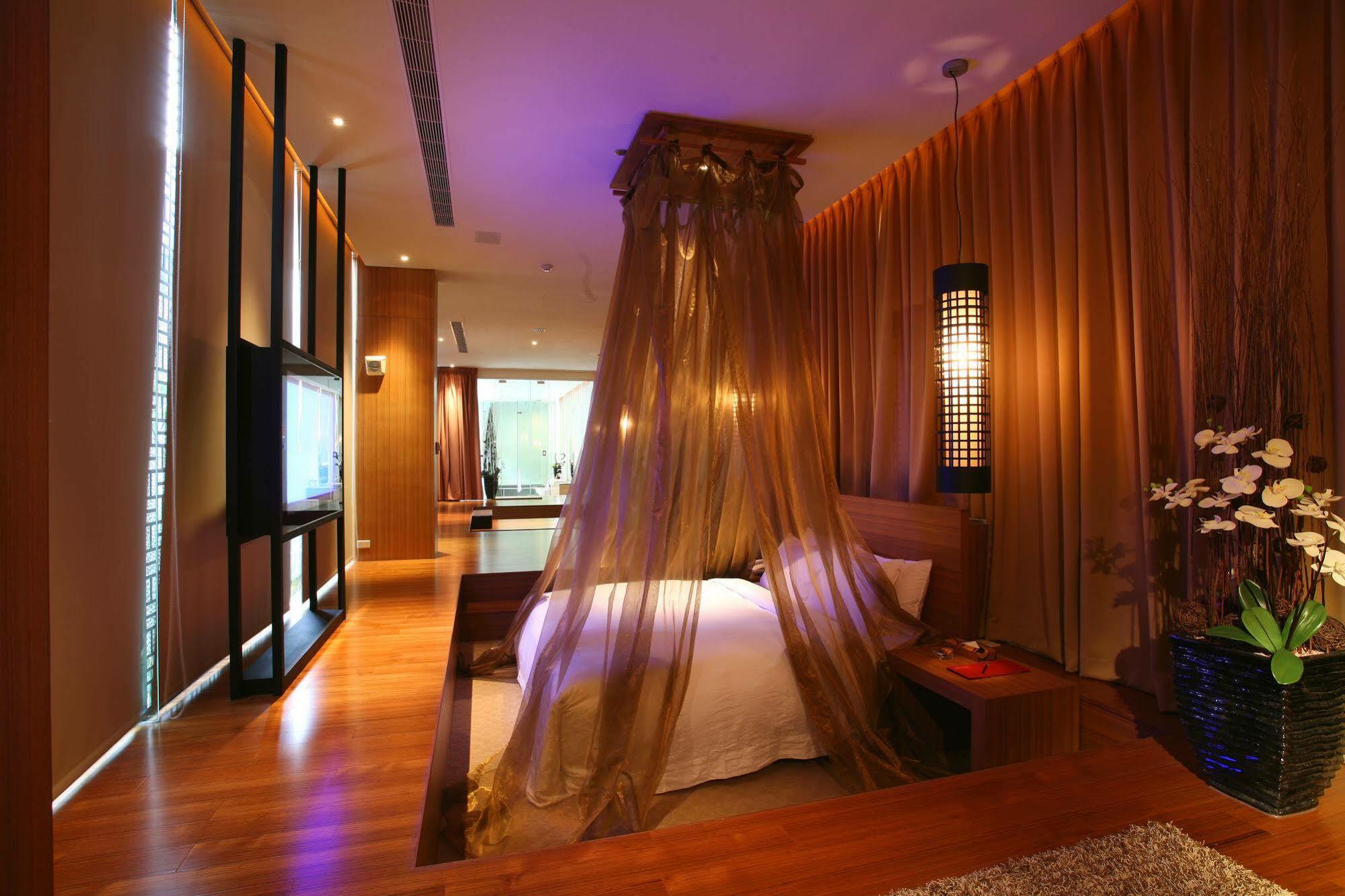 Moonlight Motel Taichung Exterior photo