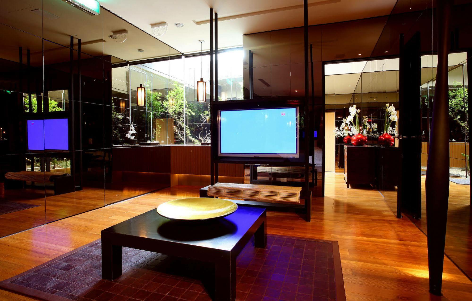 Moonlight Motel Taichung Exterior photo